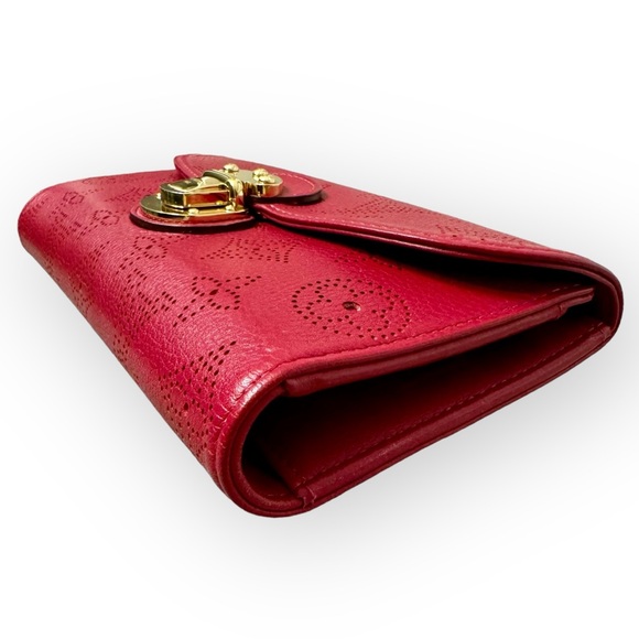 LOUIS VUITTON 2011 Mahina Leather Amelia Wallet, Grenat - Picture 9 of 16